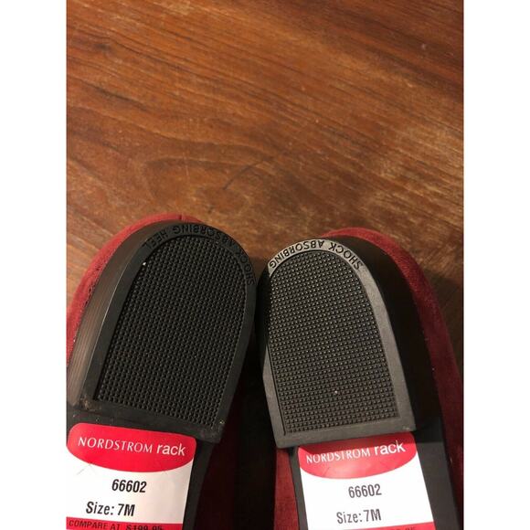 Munro America Cranberry Red Loafers 7M - Picture 7 of 7